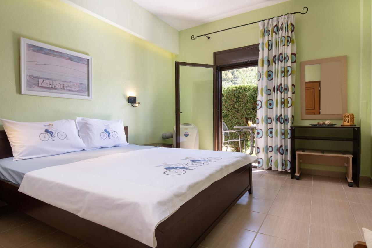 Hotel Niriides Porto Koufo Exterior foto